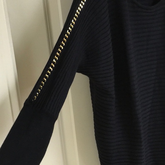 Sweater - Picture 4 of 6